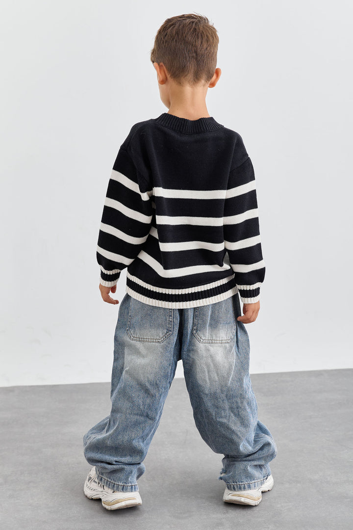 סריג סטרייפס בגזרת אוברסייז | שחור