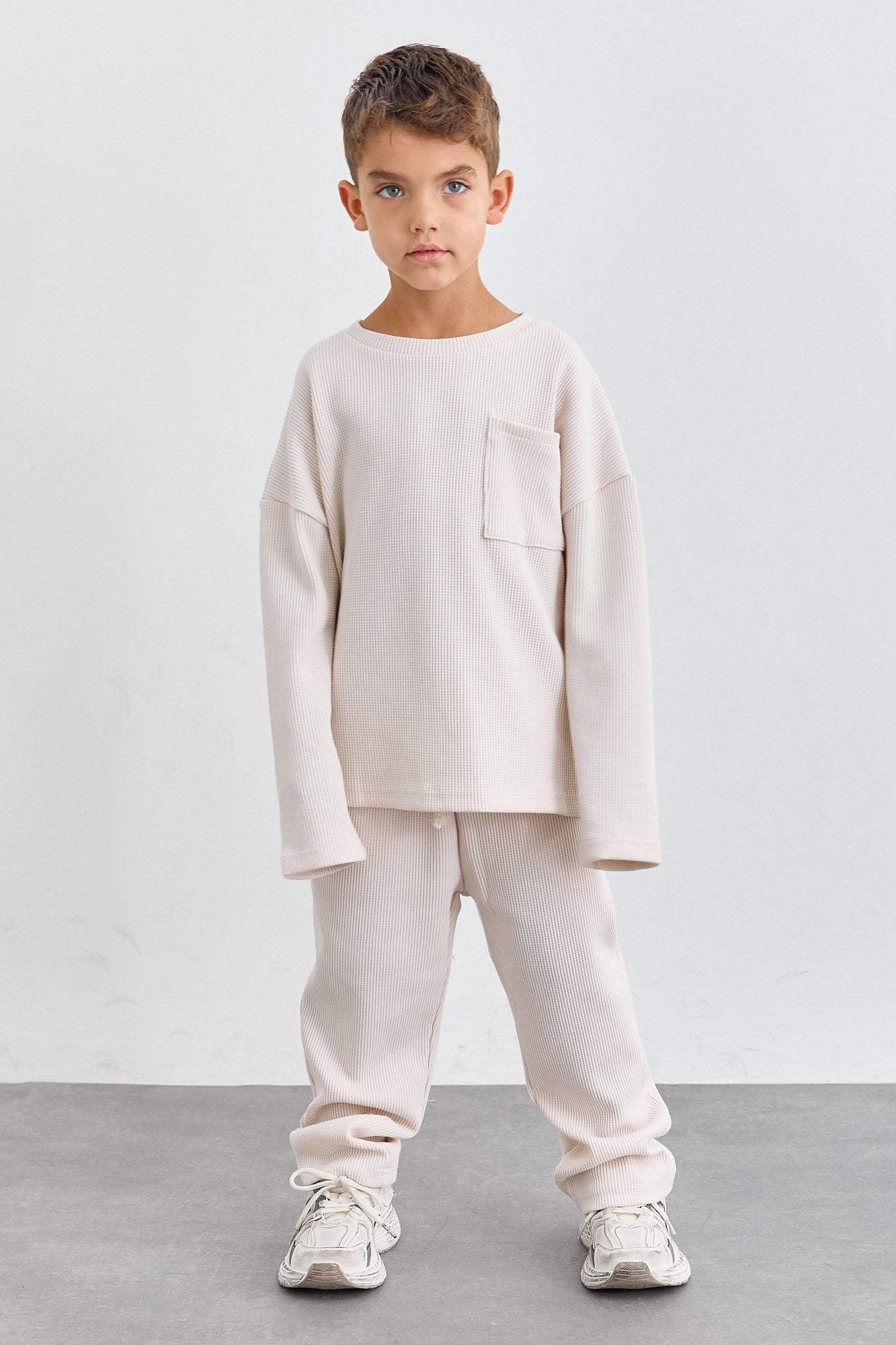 חליפת קים בד וופל בשילוב רקמת לוגו | קרם