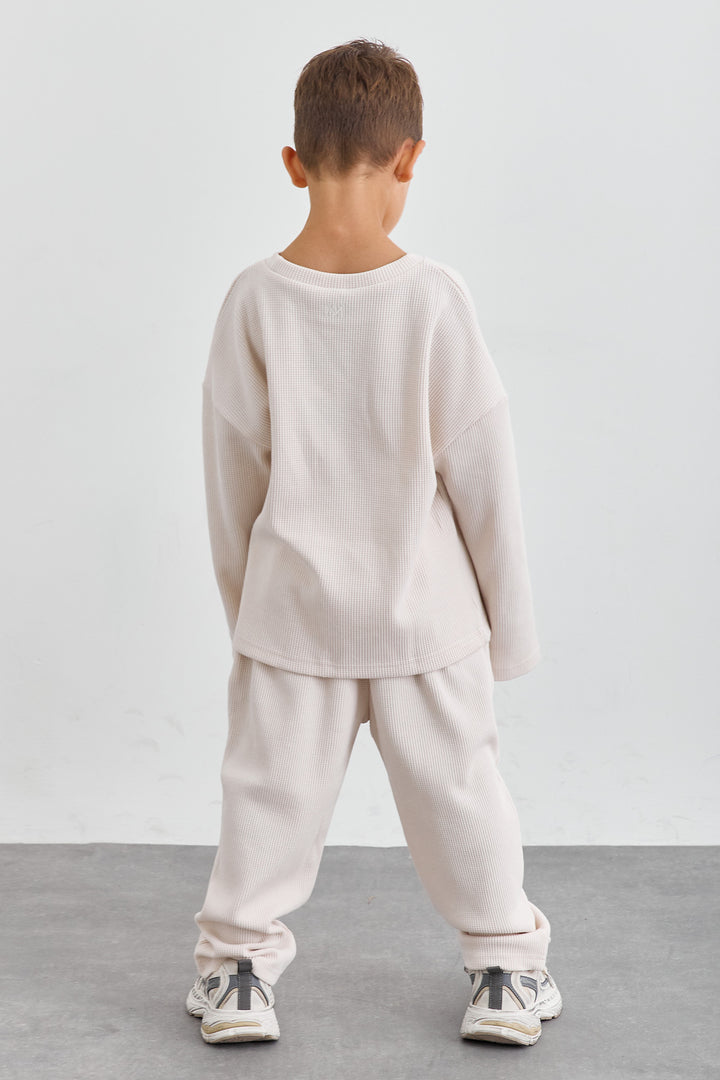 חליפת קים בד וופל בשילוב רקמת לוגו | קרם