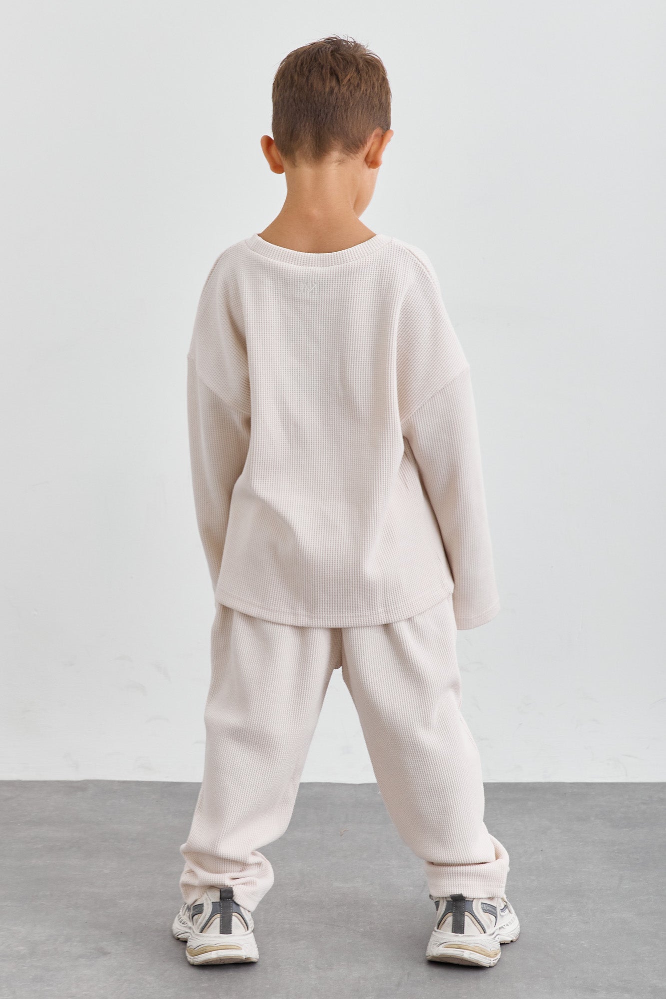 חליפת קים בד וופל בשילוב רקמת לוגו | קרם