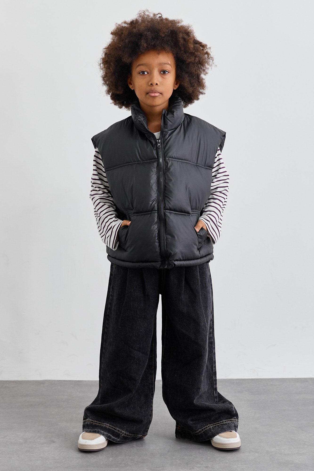 ווסט פוף בסגירת רוכסן | שחור