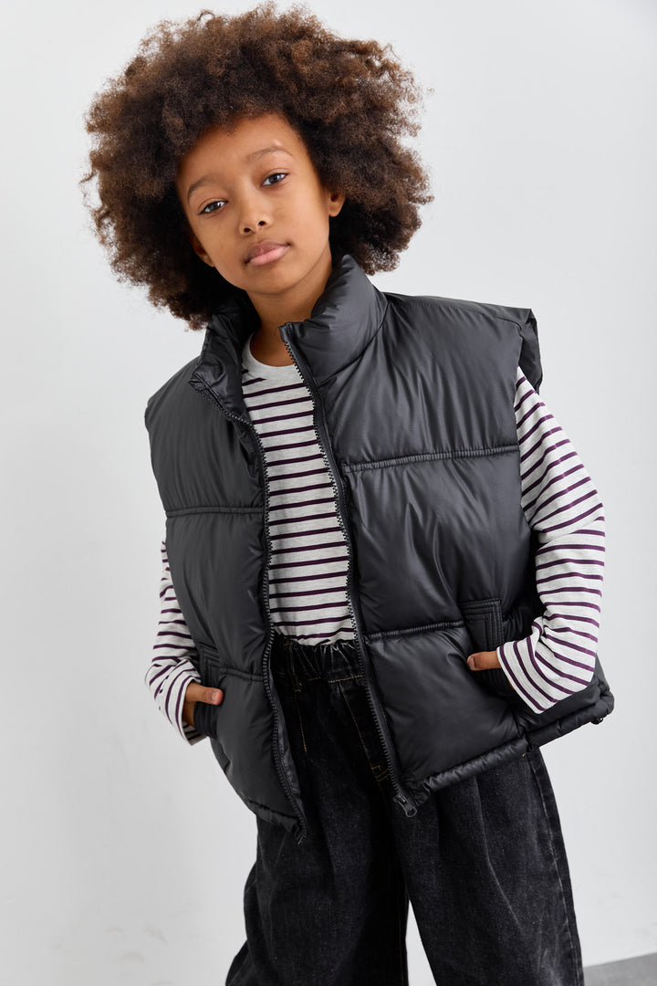 ווסט פוף בסגירת רוכסן | שחור