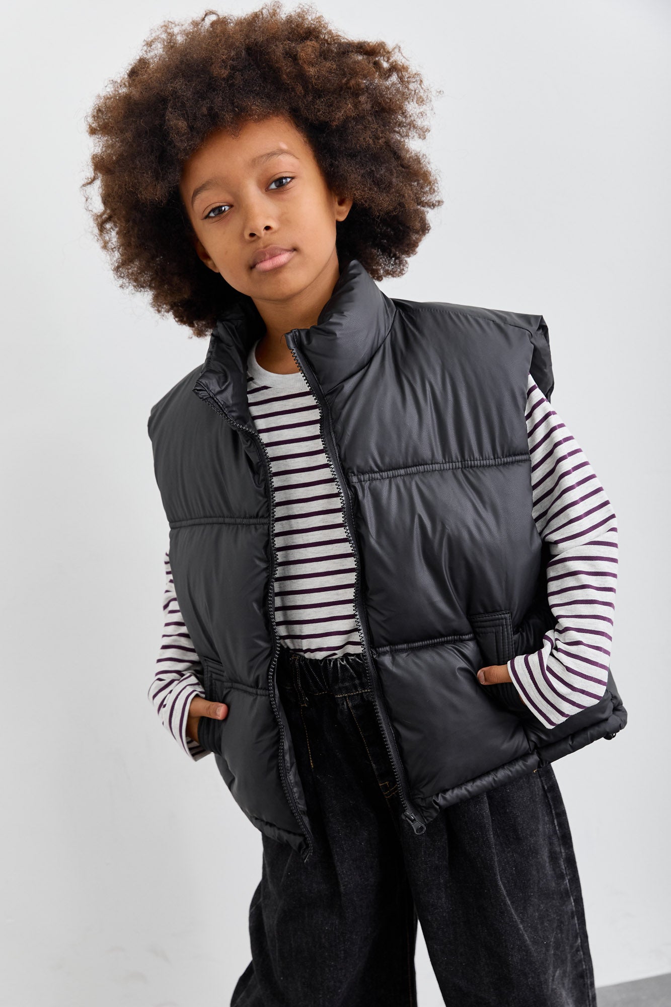 ווסט פוף בסגירת רוכסן | שחור