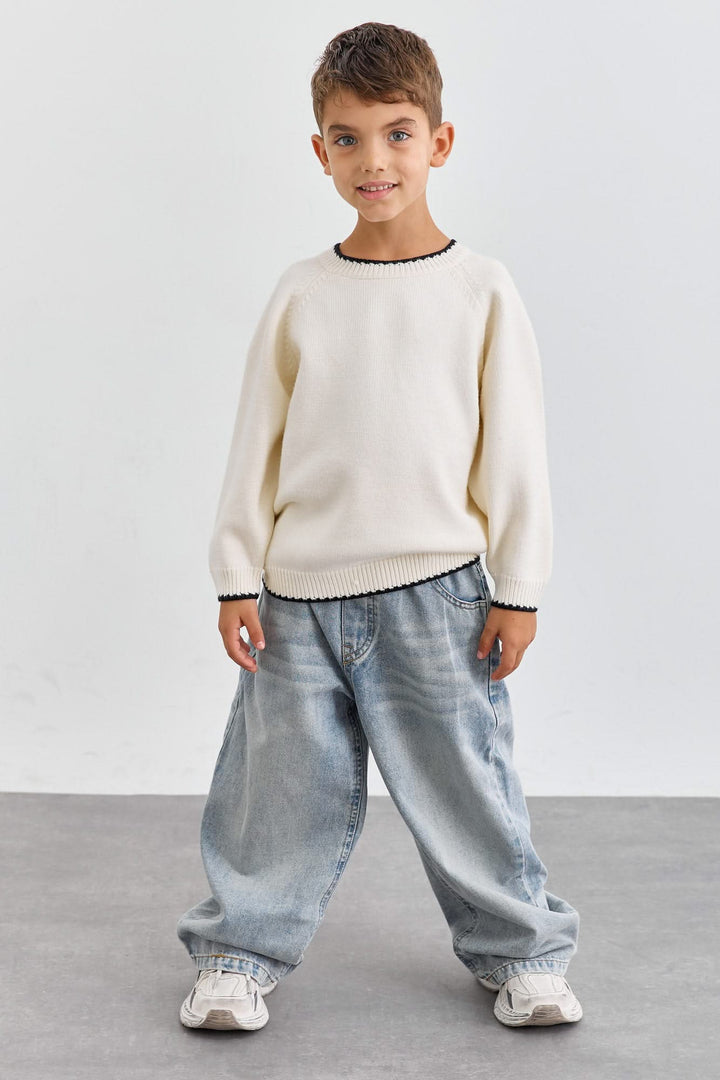 סריג בגזרת אוברסייז בשילוב תיפורים בולטים | קרם