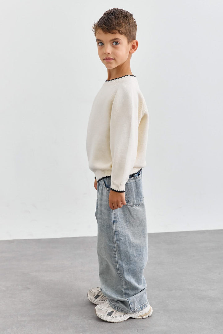 סריג בגזרת אוברסייז בשילוב תיפורים בולטים | קרם