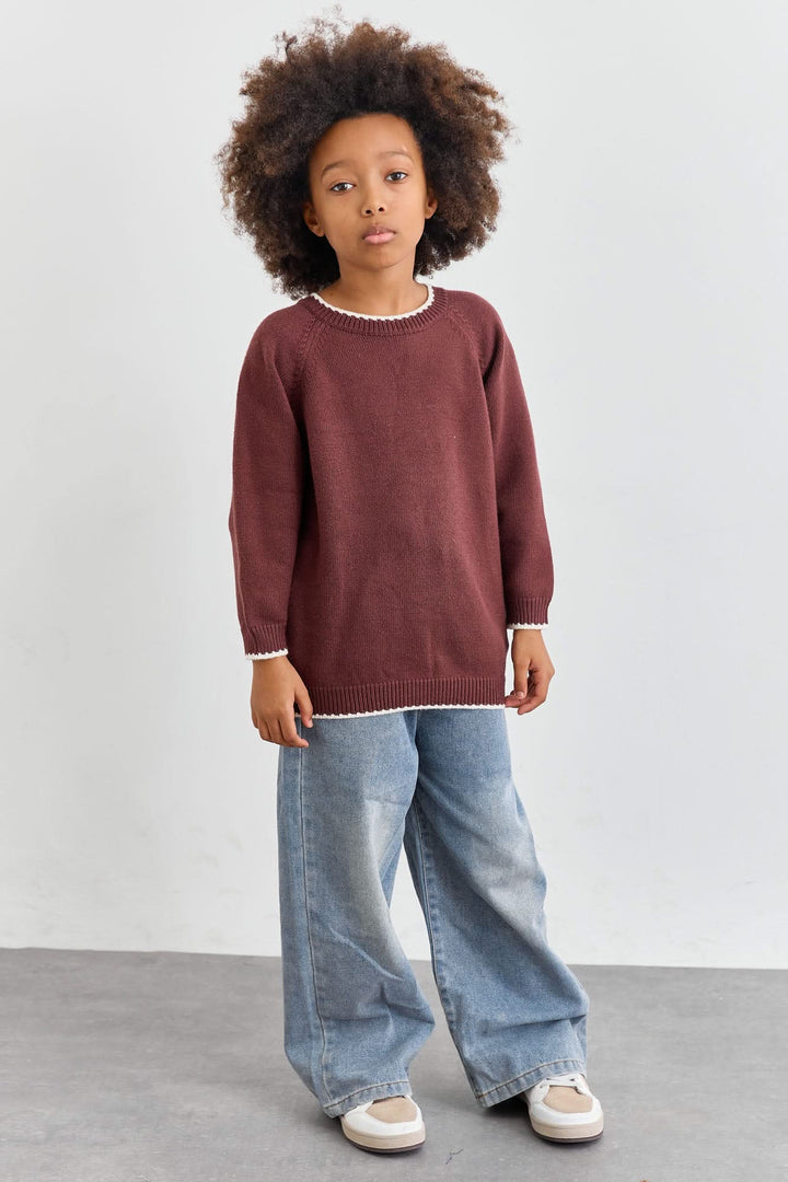 סריג בגזרת אוברסייז בשילוב תיפורים בולטים | חום