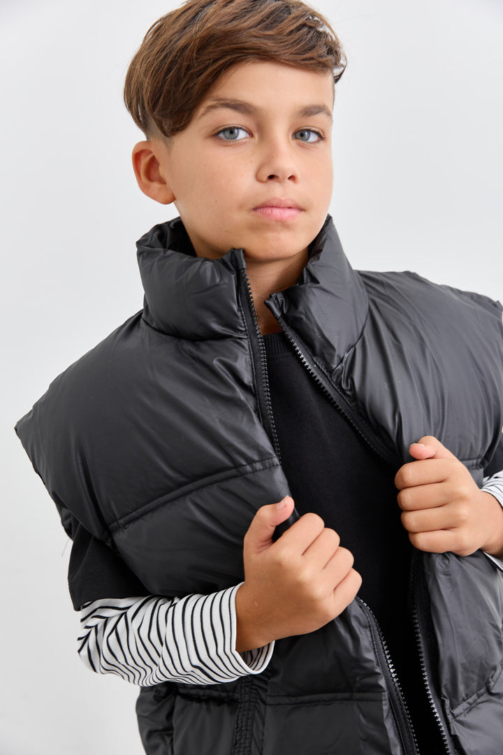 ווסט פוף בסגירת רוכסן | שחור