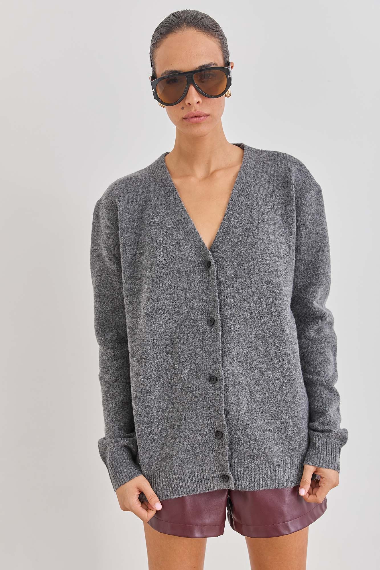 קרדיגן סריג קלואי כפתורי לב | אפור