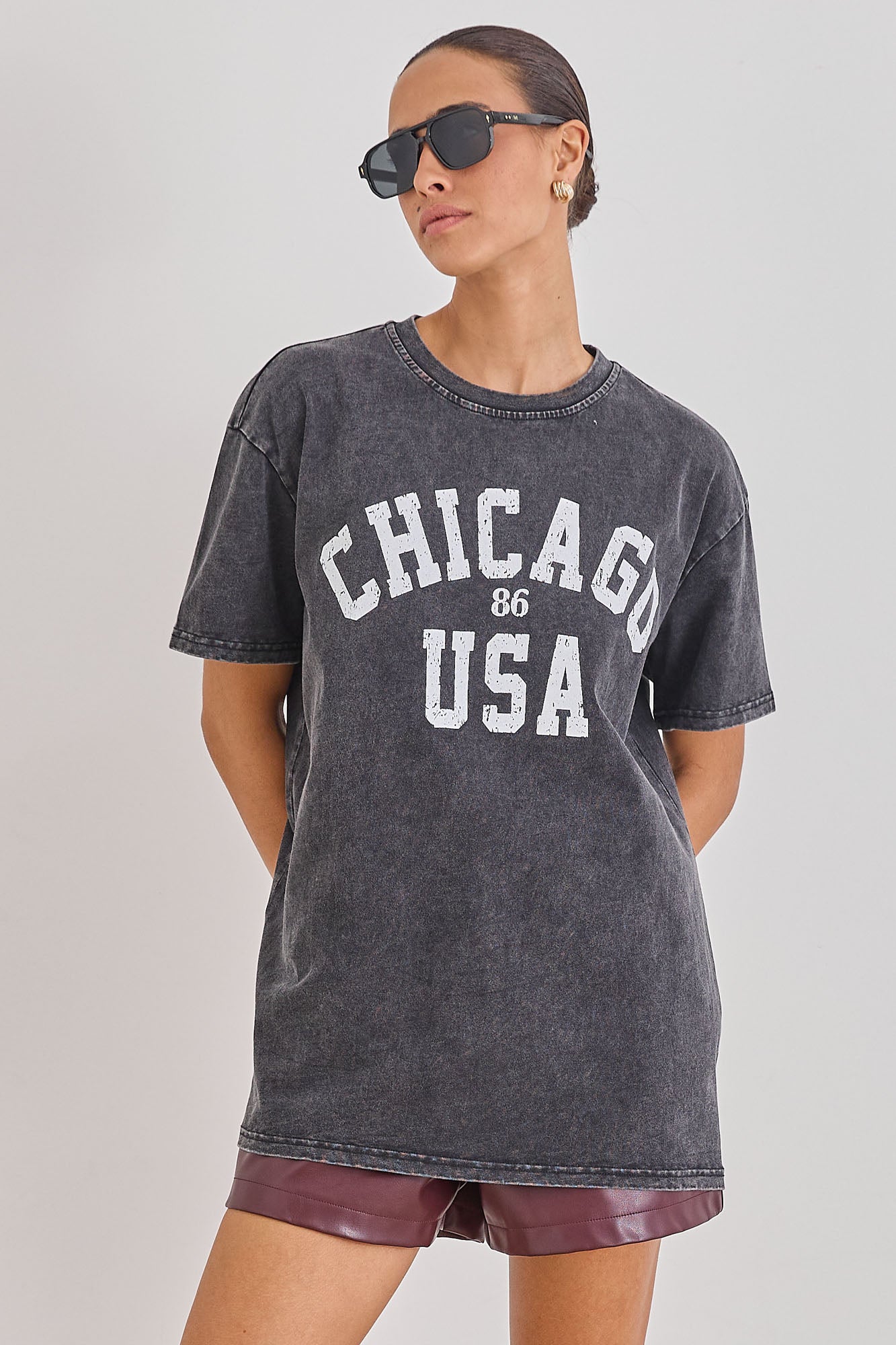 טי שירט אוברסייז CHICAGO וואש | שחור