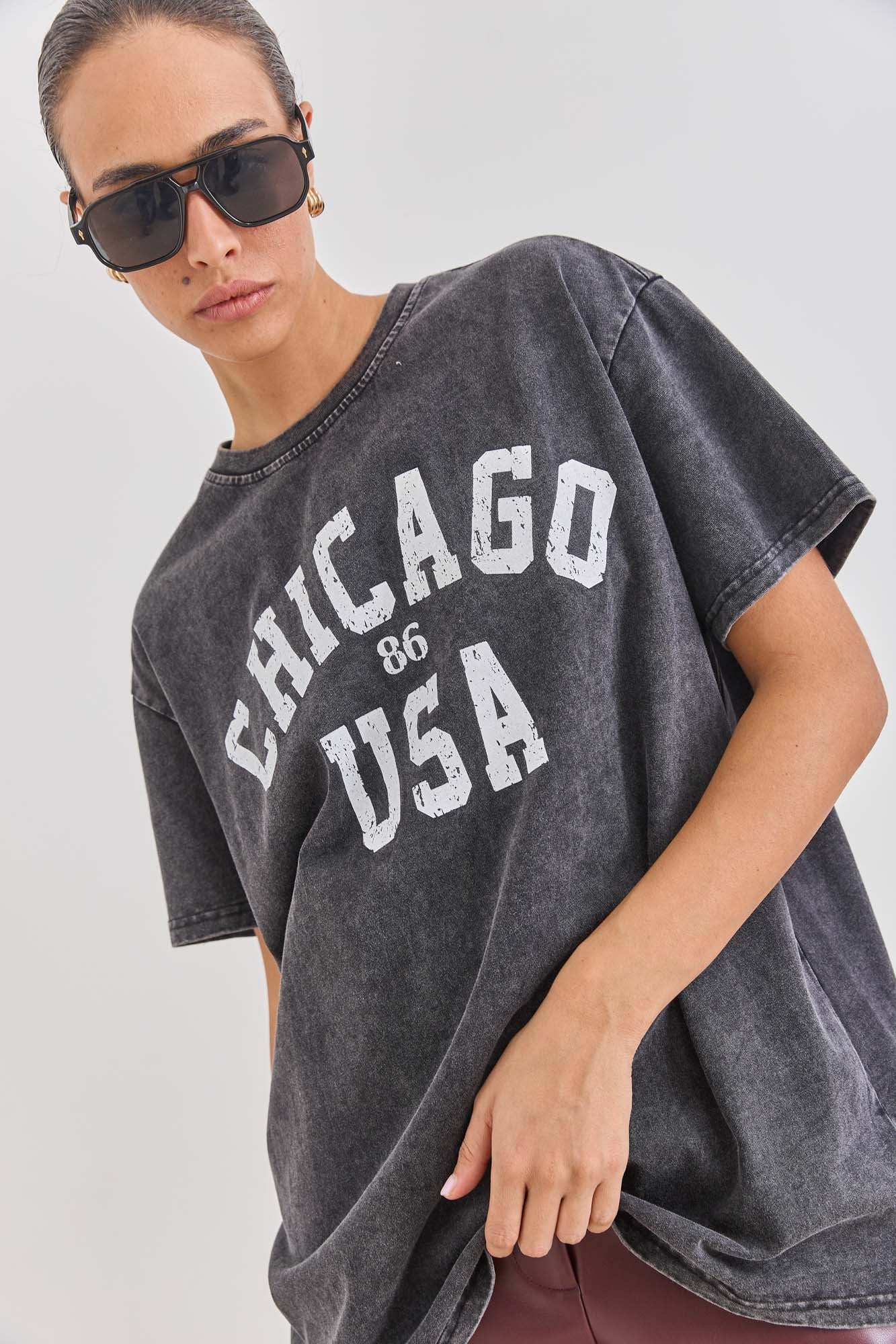 טי שירט אוברסייז CHICAGO וואש | שחור