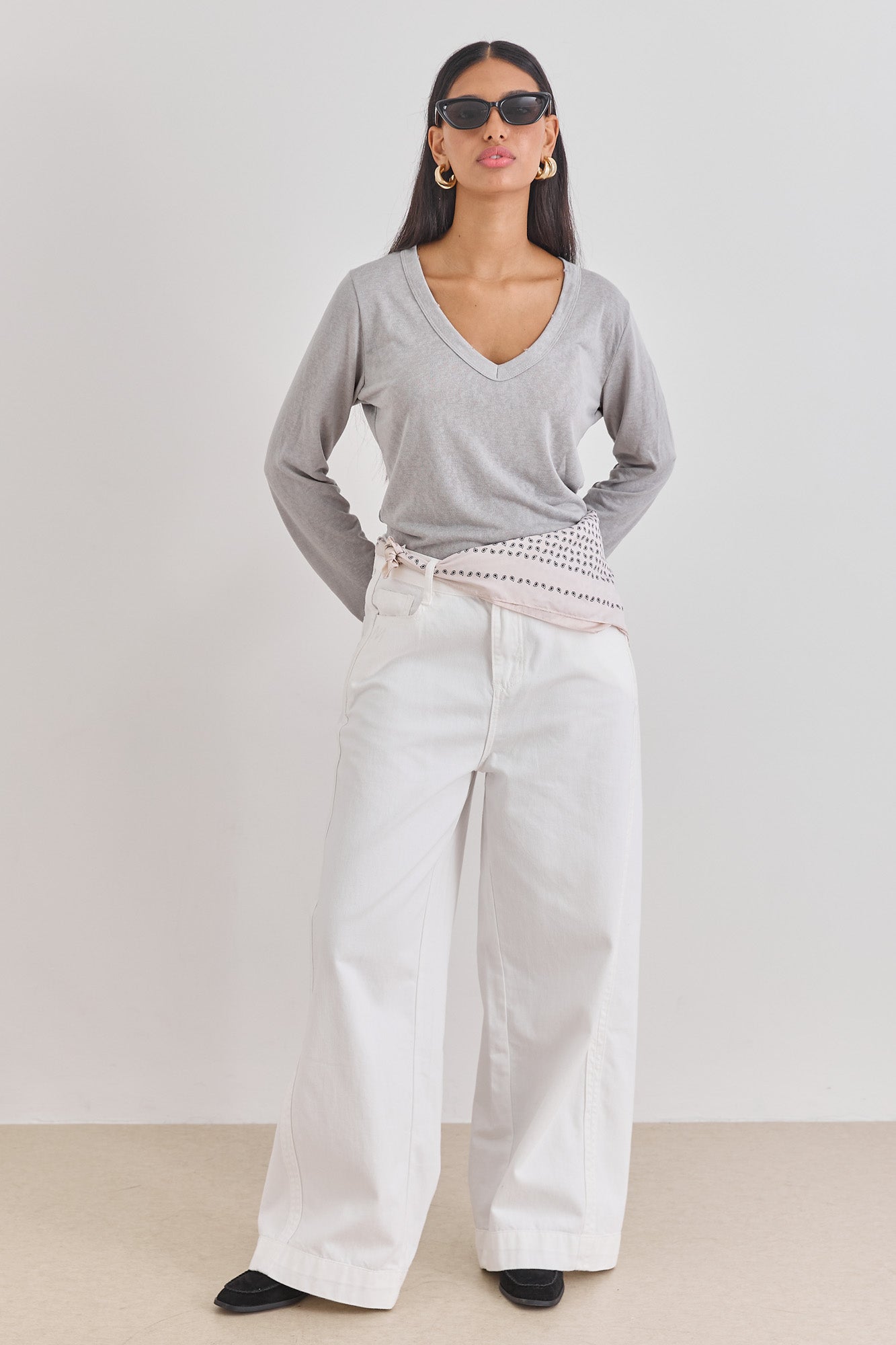 טי שירט זואי דמוי פשתן שרוול כפפה סיומת פרומה | אפור סילבר