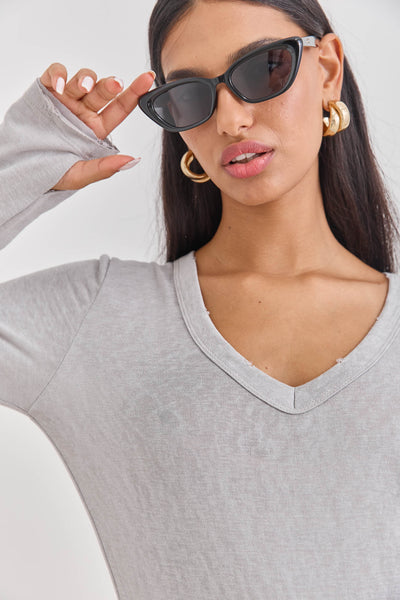 טי שירט זואי דמוי פשתן שרוול כפפה סיומת פרומה | אפור סילבר