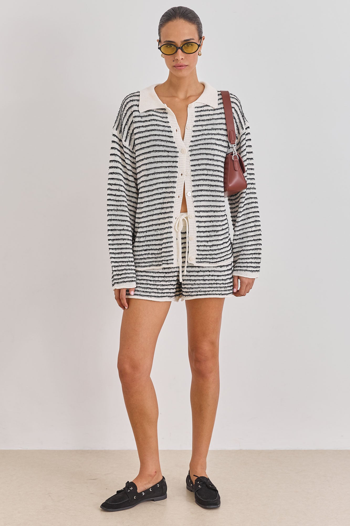 סריג כפתורים אדלין סטרייפס בשילוב צווארון | קרם/שחור