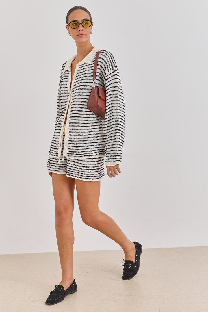 סריג כפתורים אדלין סטרייפס בשילוב צווארון | קרם/שחור