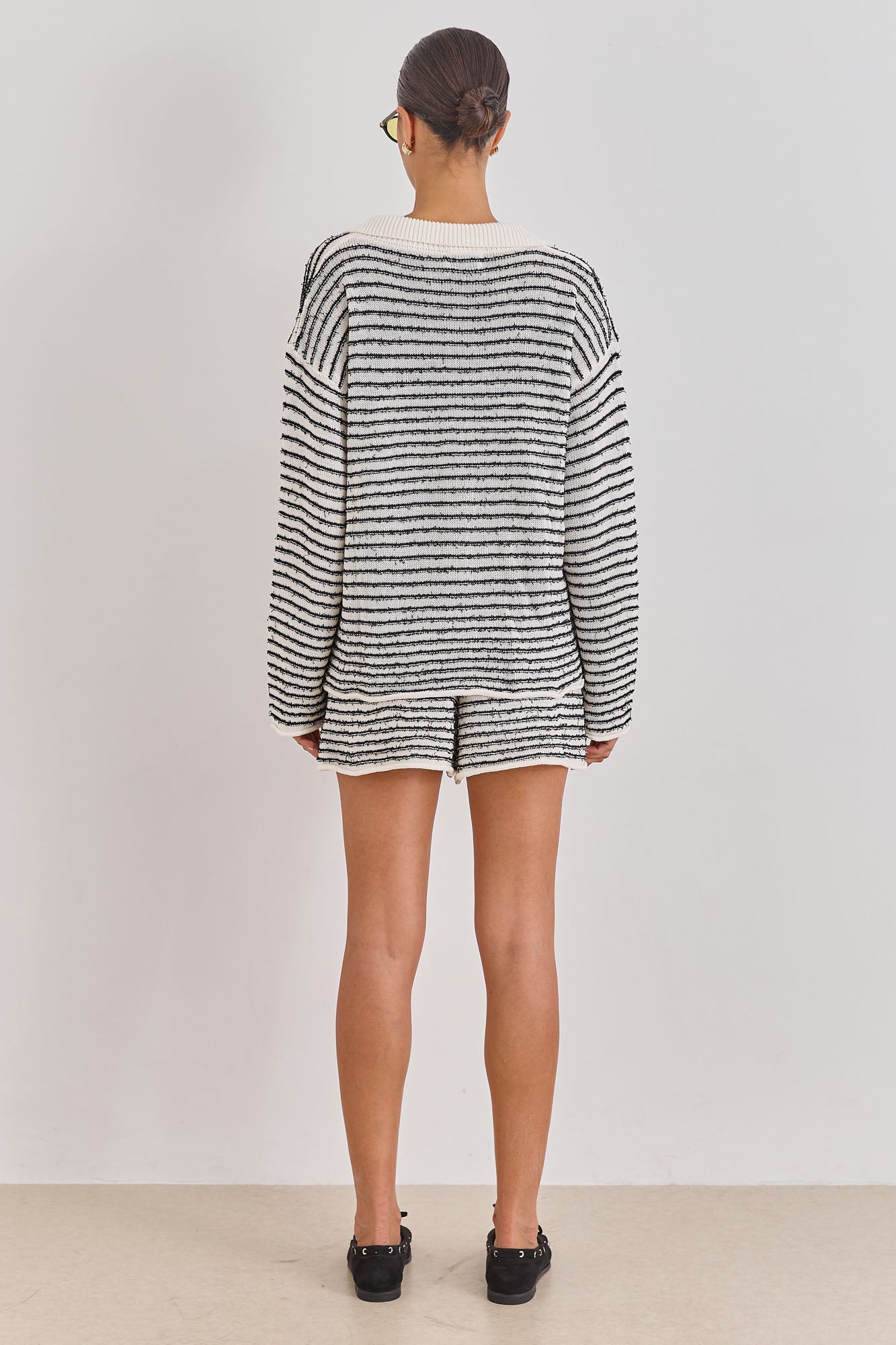 סריג כפתורים אדלין סטרייפס בשילוב צווארון | קרם/שחור