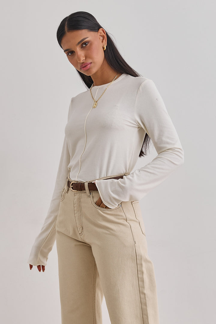 חולצת בייסיק נורה תפר קדמי | שמנת