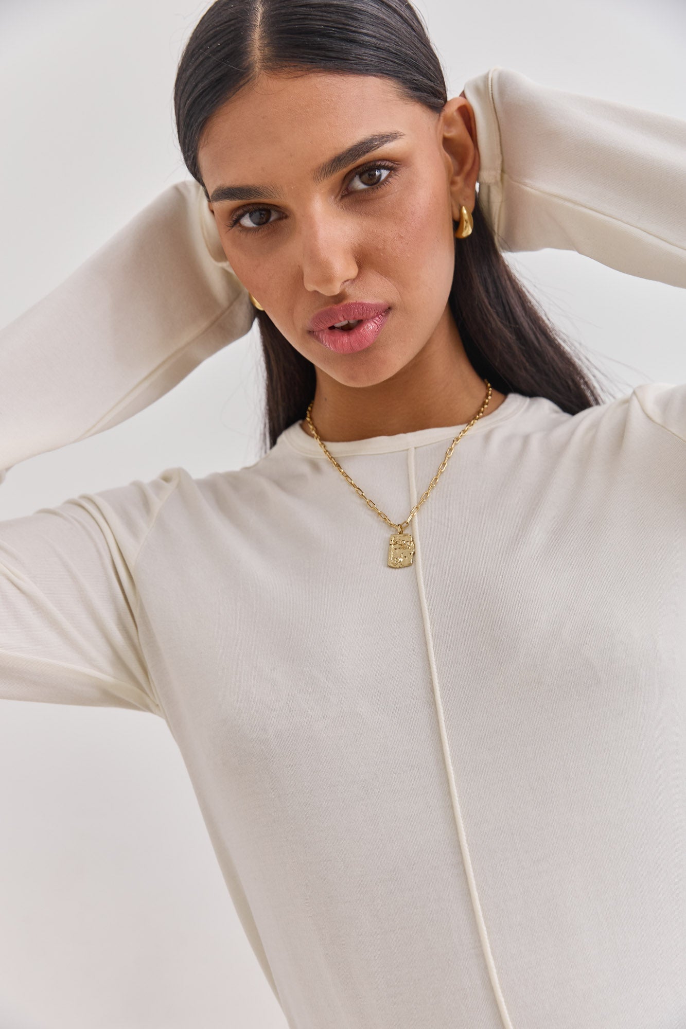 חולצת בייסיק נורה תפר קדמי | שמנת