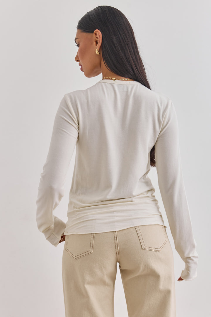 חולצת בייסיק נורה תפר קדמי | שמנת