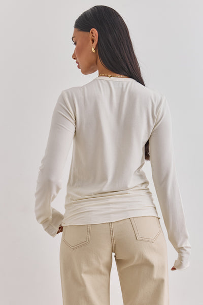 חולצת בייסיק נורה תפר קדמי | שמנת