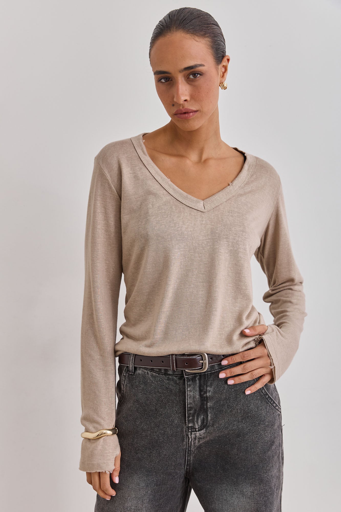 טי שירט זואי דמוי פשתן שרוול כפפה סיומת פרומה | בז'