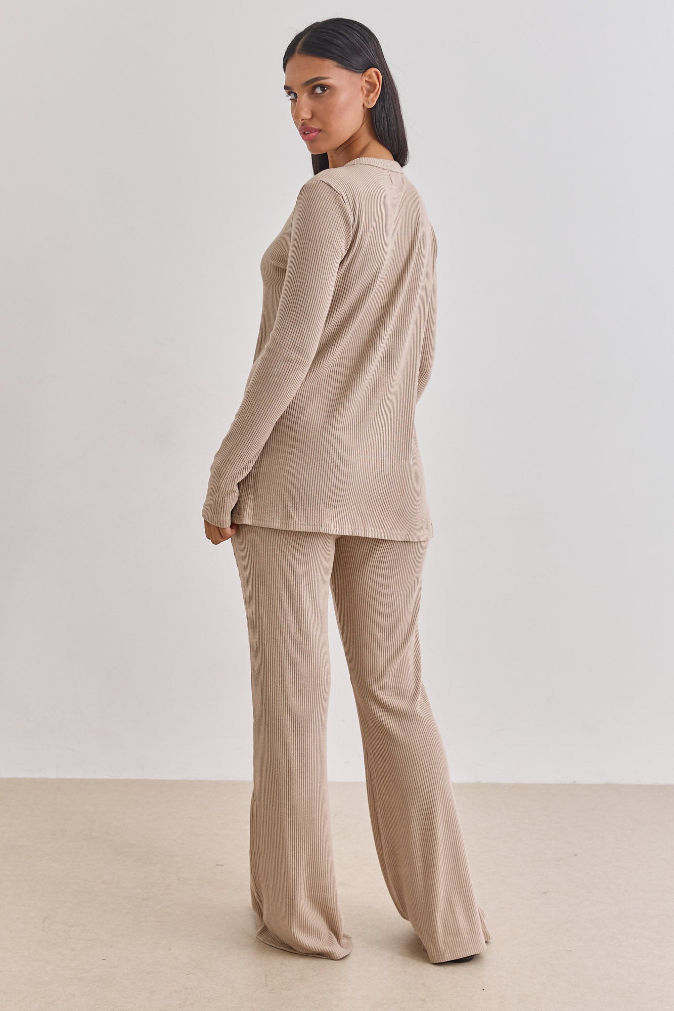 סריג ריב קאן בשילוב כפתורים | בז'