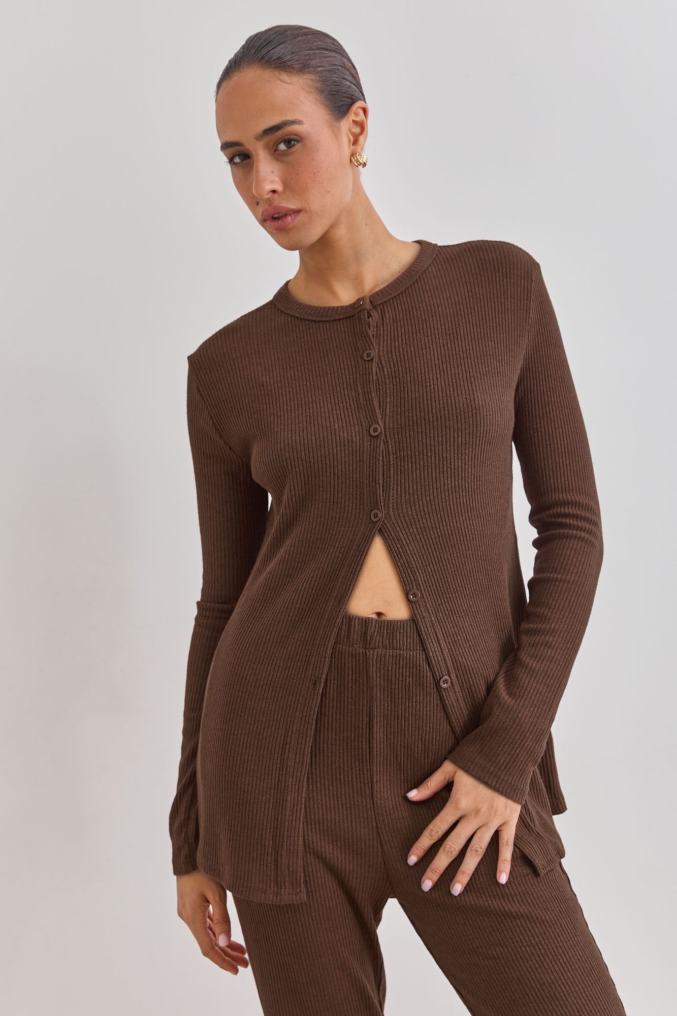 סריג ריב קאן בשילוב כפתורים | חום