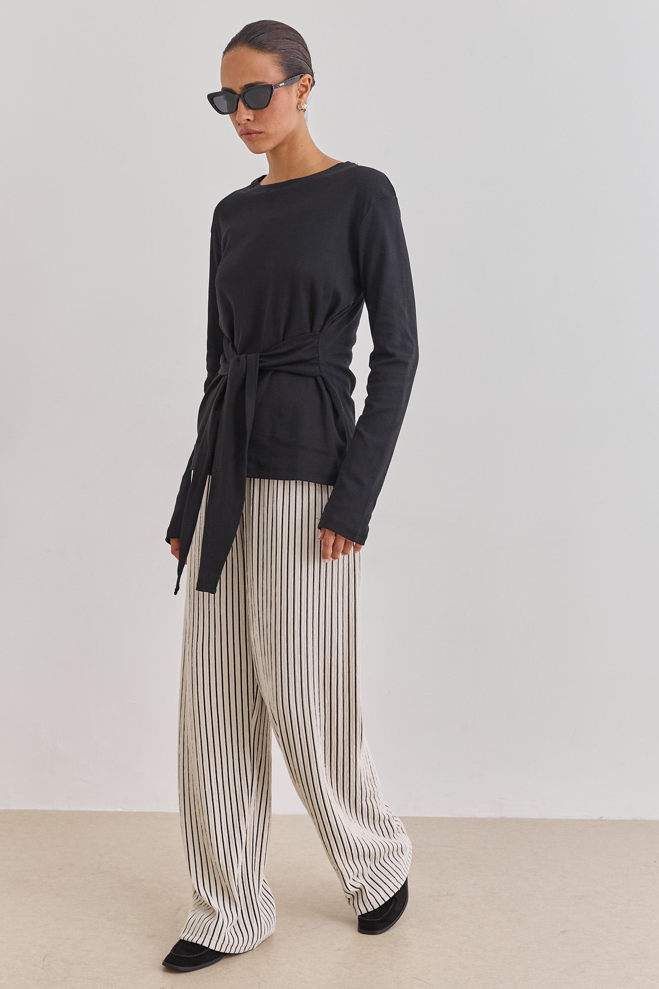 חולצת אן מרי רצועות קשירה | שחור