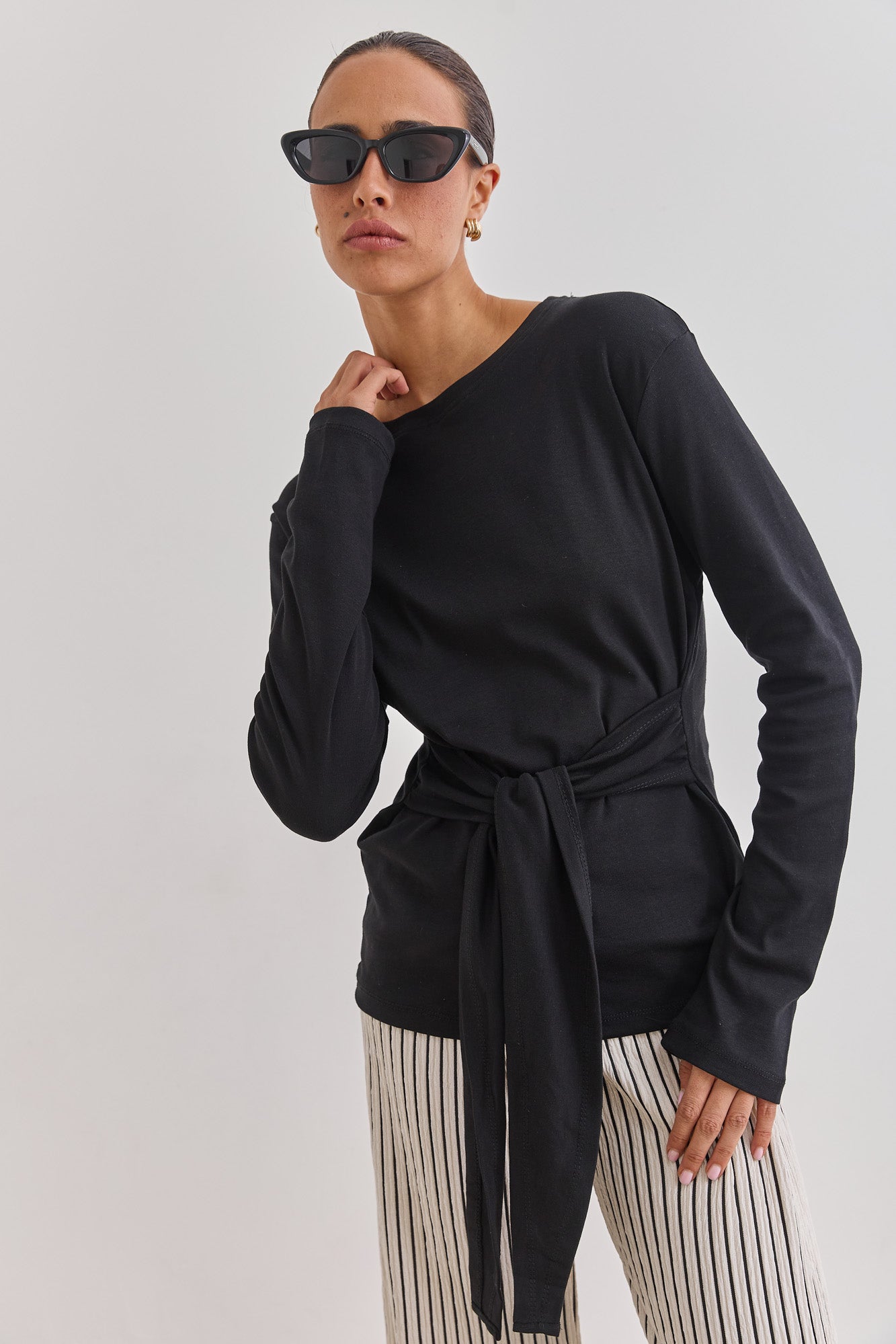 חולצת אן מרי רצועות קשירה | שחור