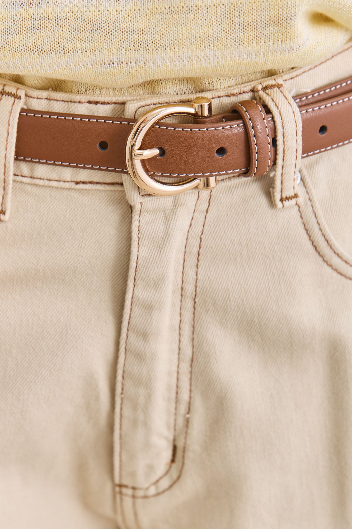 חגורת דמוי עור קלארו תיפורים בולטים | חום