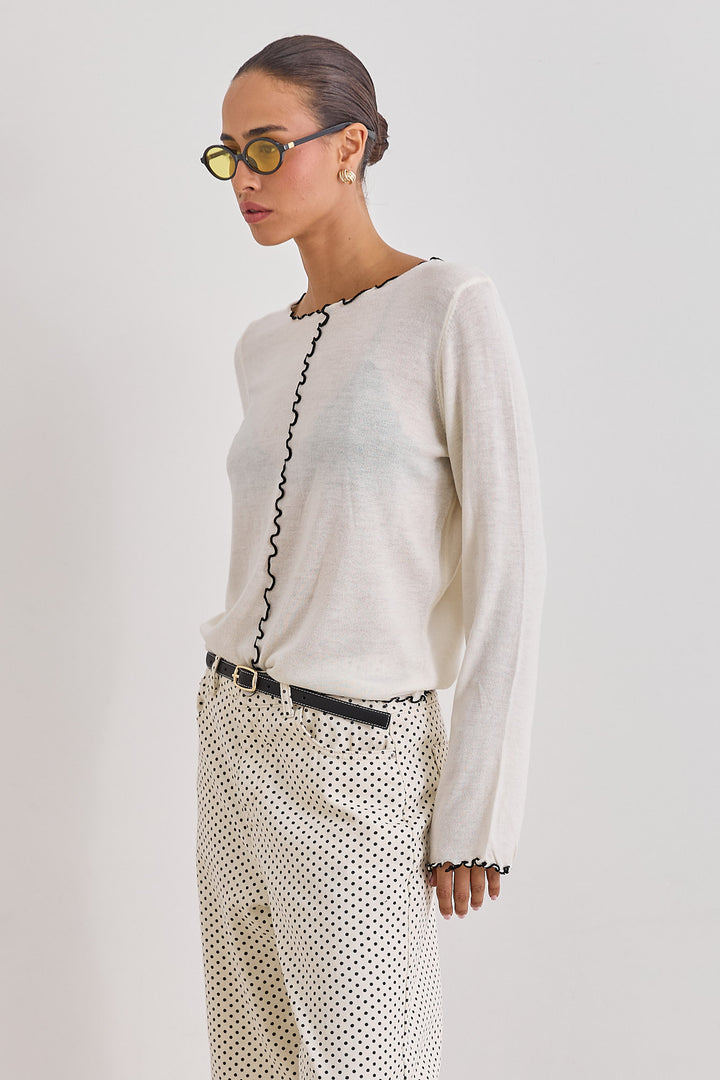 חולצת מדלן עם תיפורים בולטים | לבן/שחור