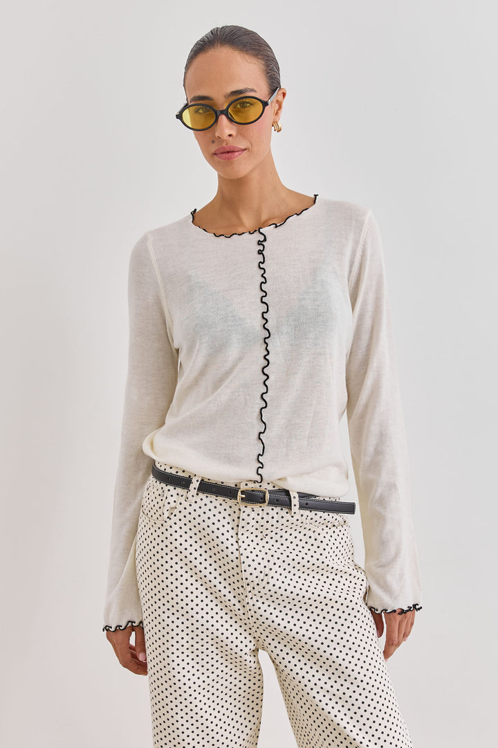 חולצת מדלן עם תיפורים בולטים | לבן/שחור