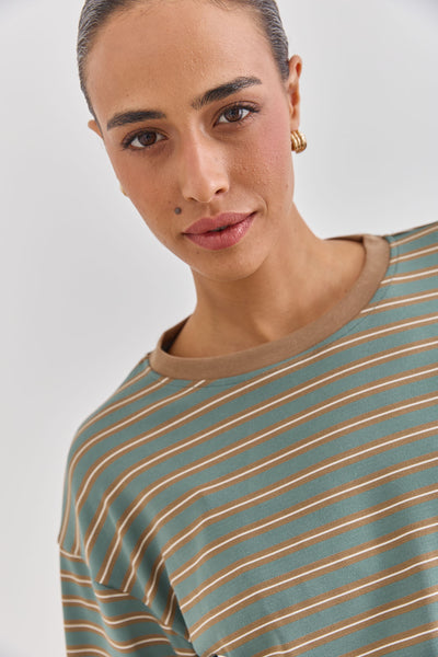 חולצת טי שיילה סטרייפס | ירוק/חום