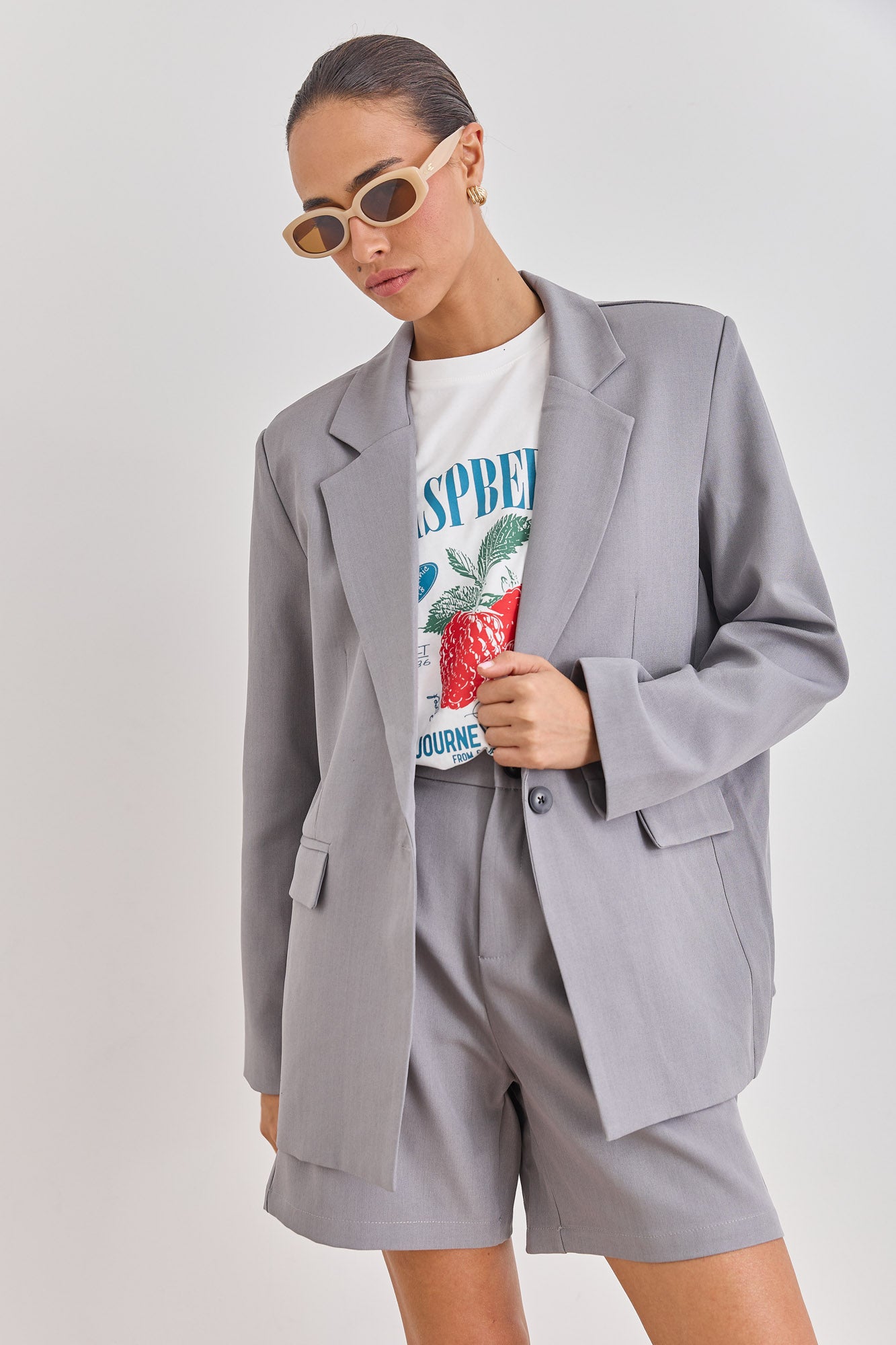 מכנסי ברמודה לימה מחויטים | אפור