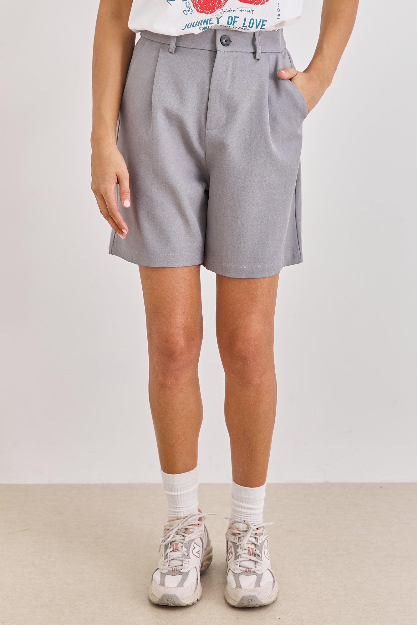 מכנסי ברמודה לימה מחויטים | אפור