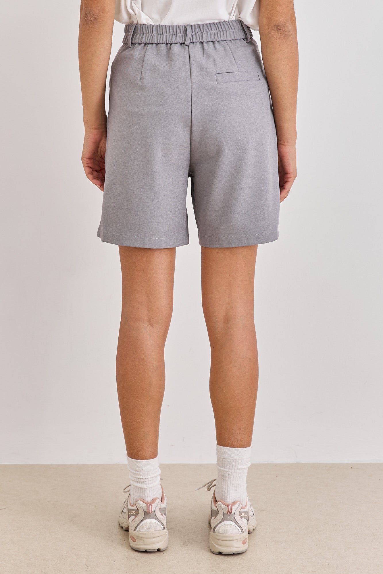 מכנסי ברמודה לימה מחויטים | אפור