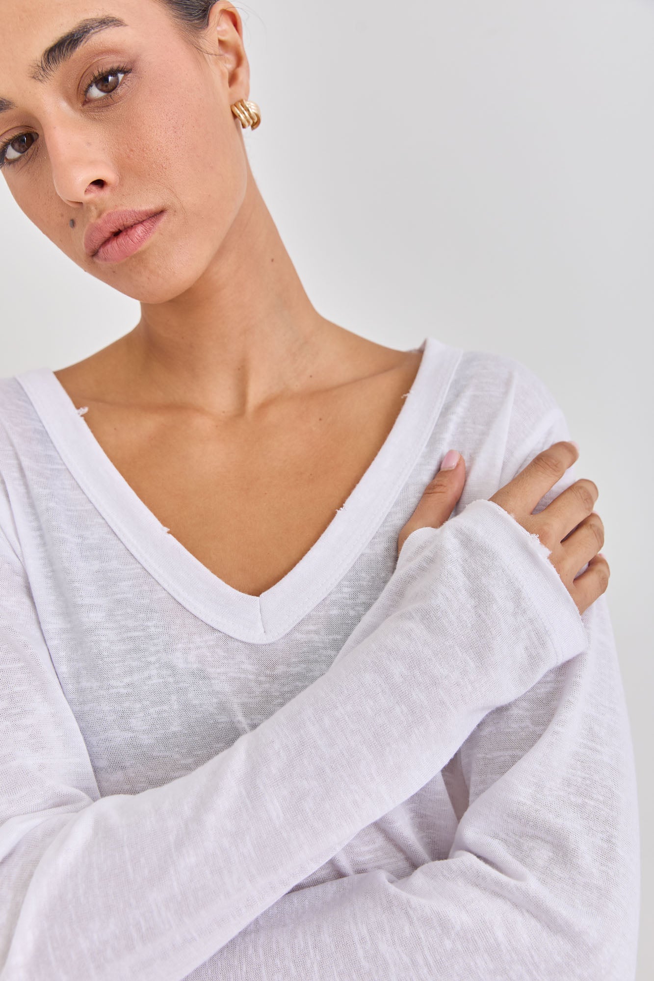 טי שירט זואי דמוי פשתן שרוול כפפה סיומת פרומה | לבן