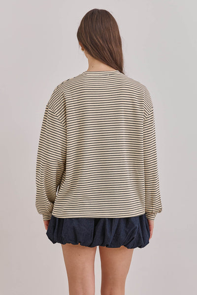 חולצת קרלי סטרייפס גזרה אוברסייזית | שמנת/ שחור