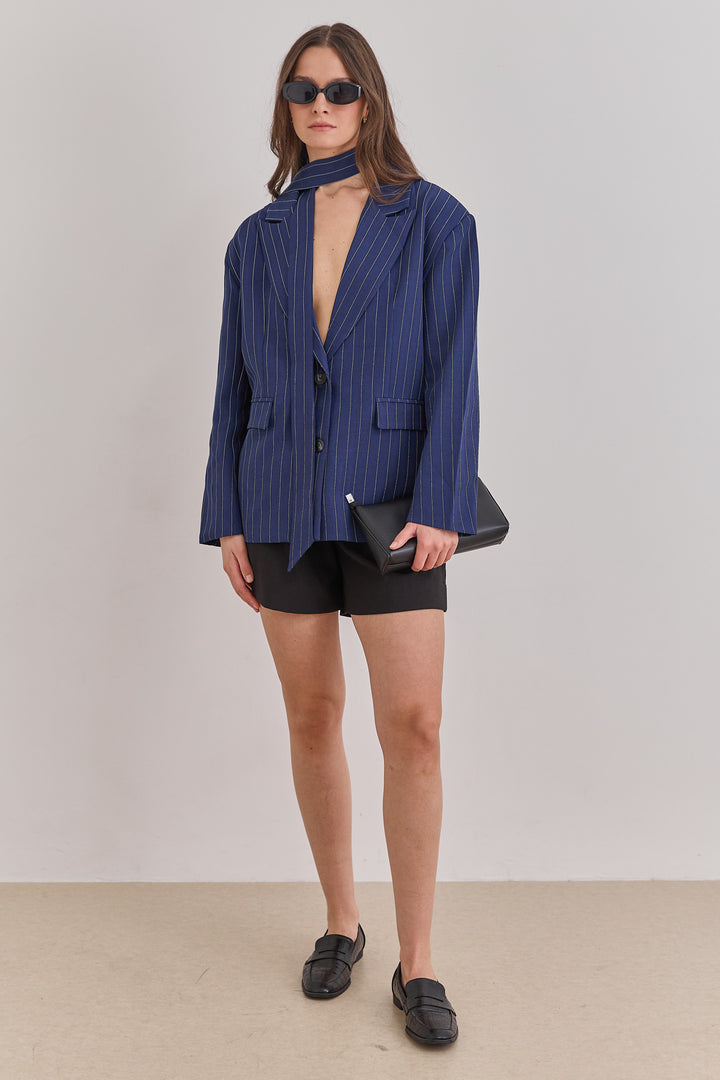 בלייזר מינדי סטרייפס בשילוב צעיף | כחול נייבי