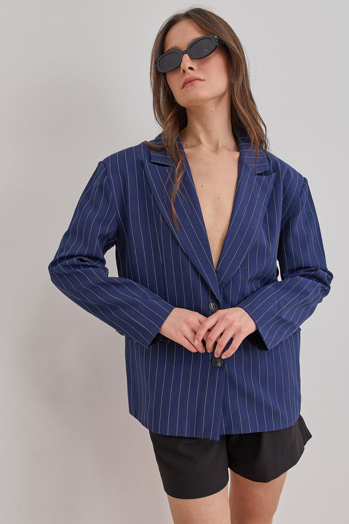 בלייזר מינדי סטרייפס בשילוב צעיף | כחול נייבי