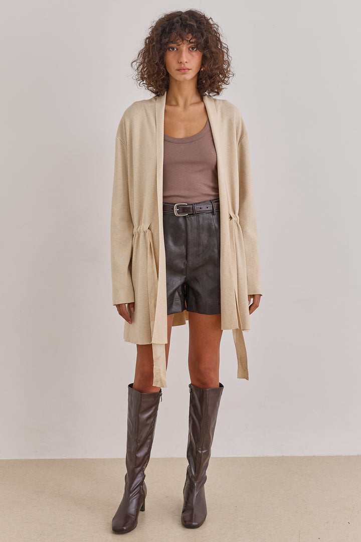 מכנסי דמוי עור מריל בשילוב תיפורים | חום כהה