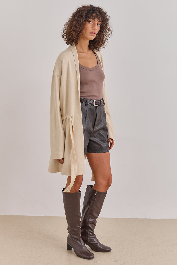 מכנסי דמוי עור מריל בשילוב תיפורים | חום כהה