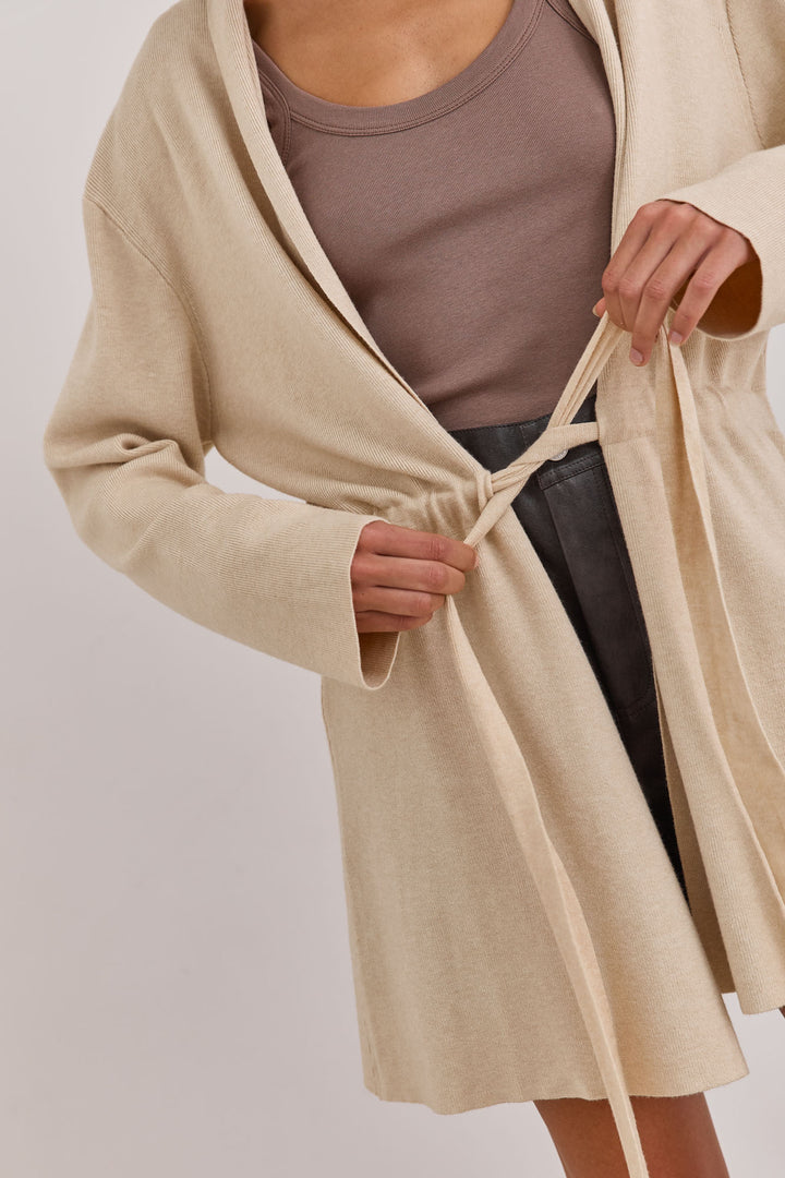 עליונית סריג מקס סגירת קשירה | קרם