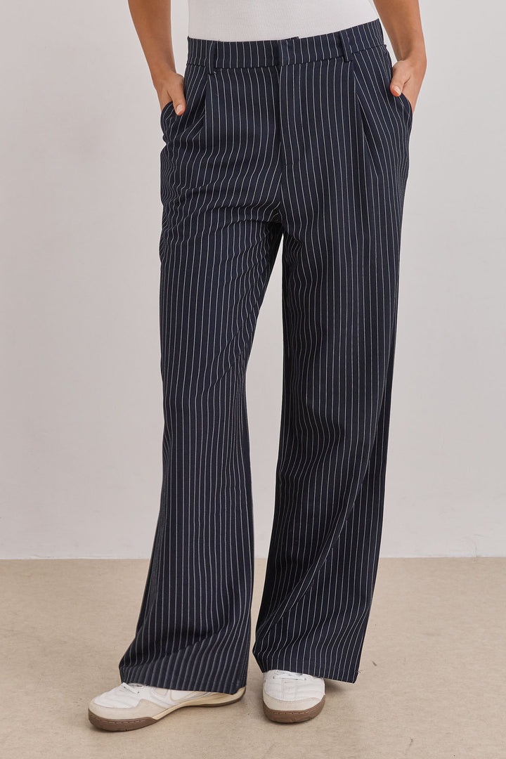 מכנסיים מחויטים ביל סטרייפס | כחול נייבי