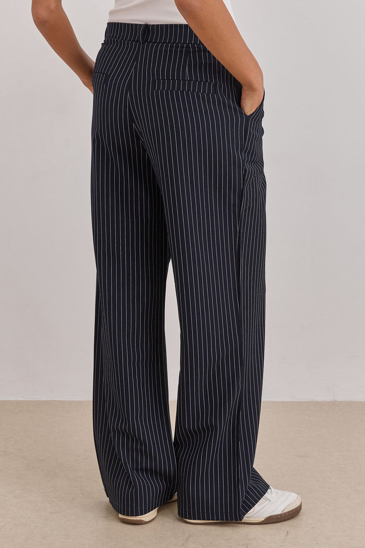 מכנסיים מחויטים ביל סטרייפס | כחול נייבי
