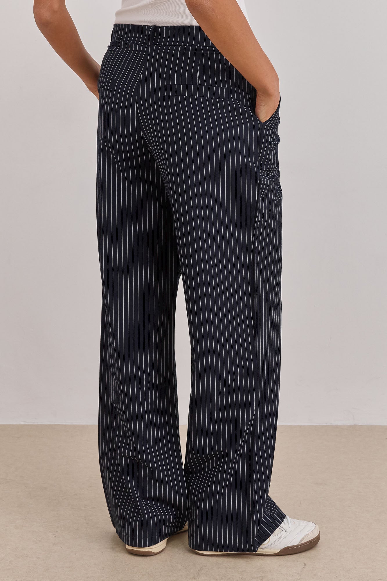 מכנסיים מחויטים ביל סטרייפס | כחול נייבי