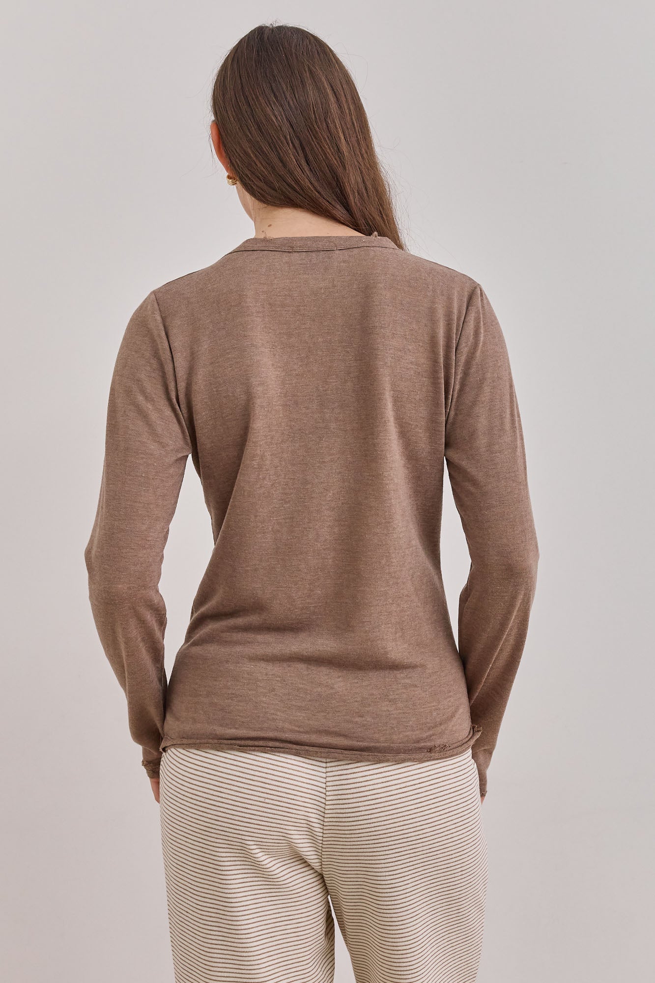 טי שירט דמוי פשתן מיילו שרוול כפפה | חום