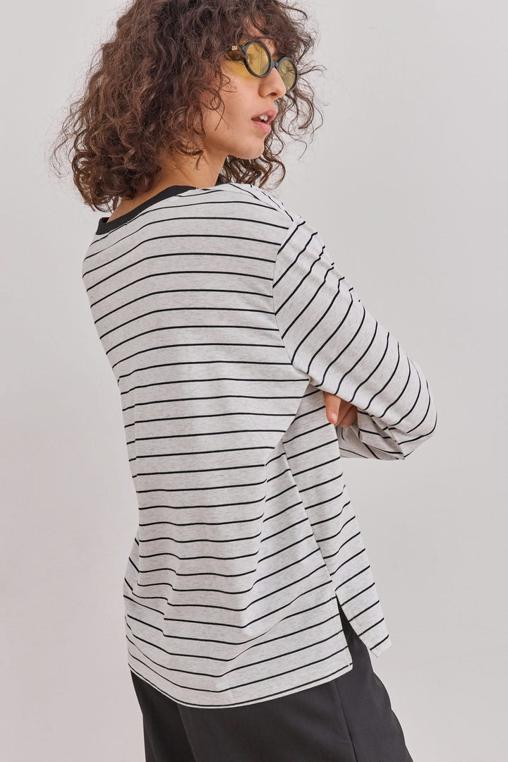 חולצת טי אמור סטרייפס | אפור/שחור