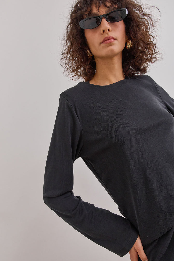 חולצת ברטה בשילוב כריות כתפיים | שחור