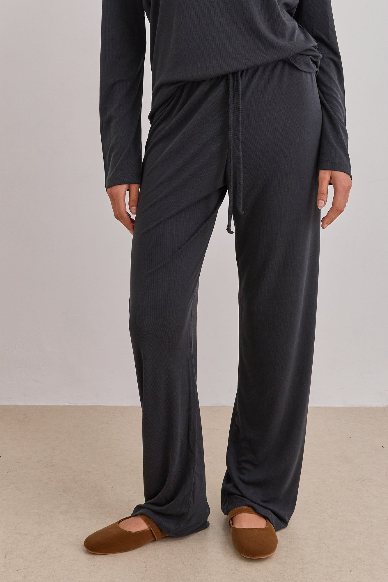 מכנסי ברטה גזרה ישרה גומי מותן | שחור