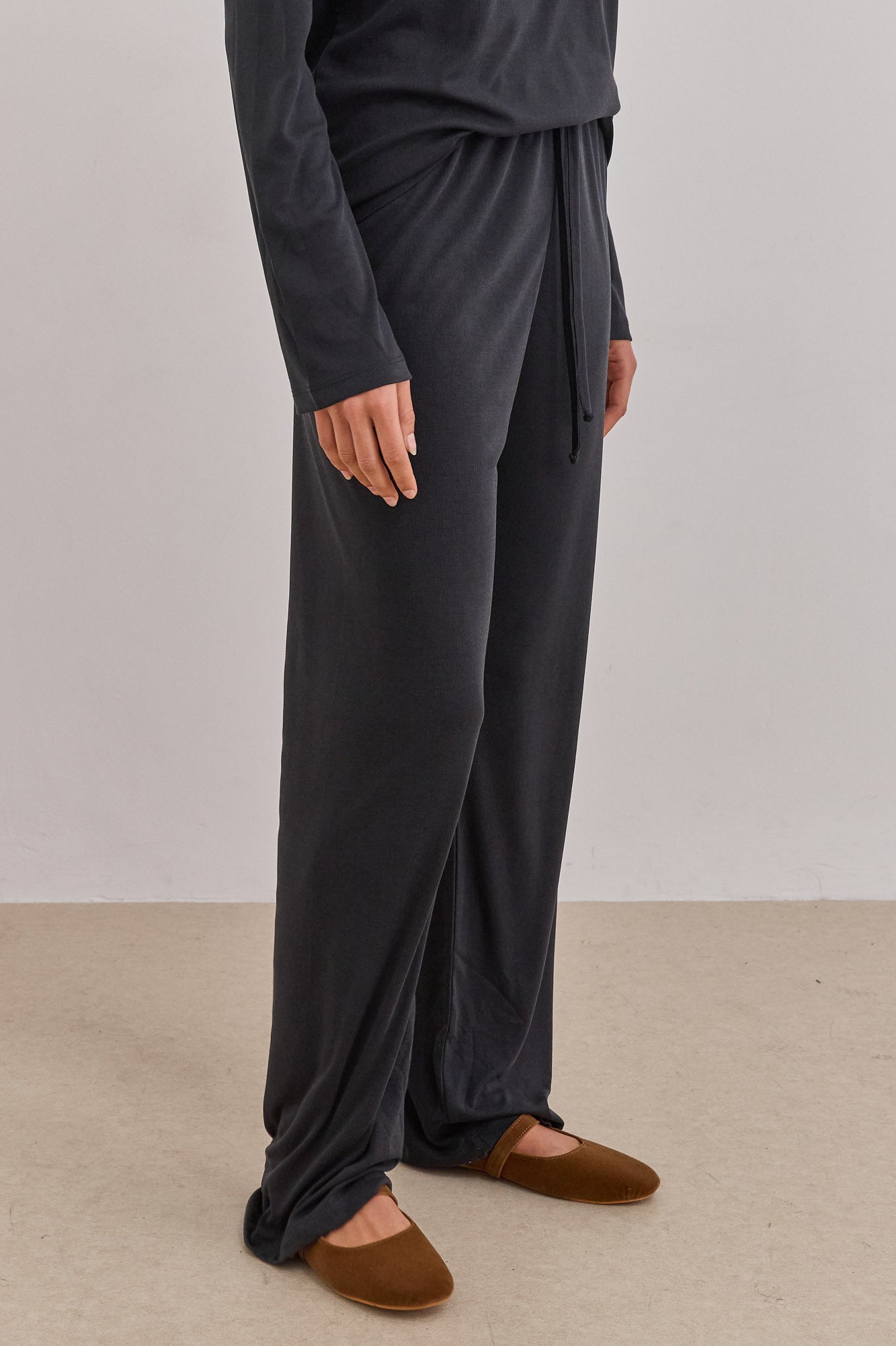 מכנסי ברטה גזרה ישרה גומי מותן | שחור